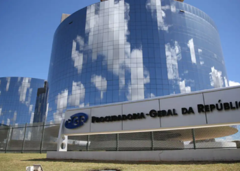 Moraes pede parecer da PGR sobre prisão domiciliar para Bolsonaro