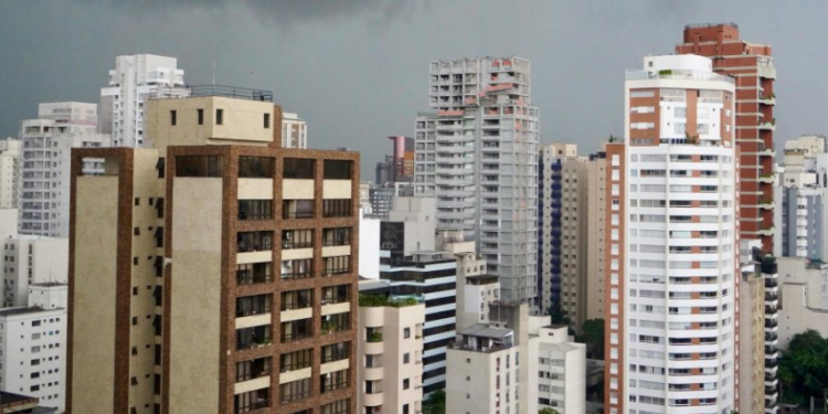 Defesa Civil do Estado mantém alerta para chuvas intensas até quarta-feira