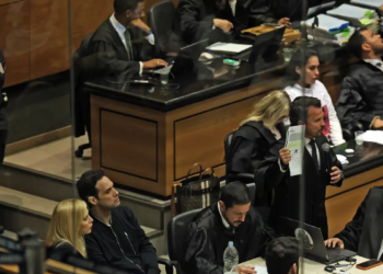 Advogados deverão pagar custos do adiamento da sessão sobre caso Henry