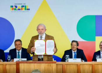 Governo zera imposto e subsidia diesel para tentar conter alta do petróleo