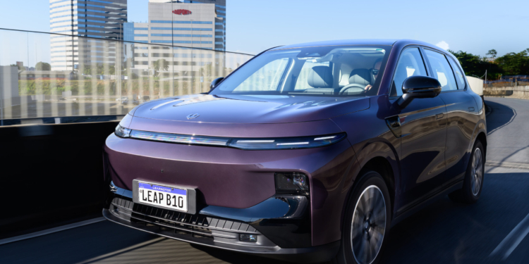 Leapmotor B10 começa a ser entregue aos clientes com amplo pacote de recursos