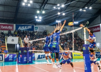 Vôlei Renata vence Monte Carmelo e se garante na semifinal da Superliga