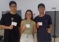 Trigêmeos de 17 anos tiram título juntos para ir às urnas pela 1ª vez