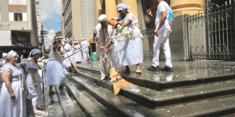 Lavagem das Escadarias reúne 8 mil pessoas no Centro de Campinas; veja fotos