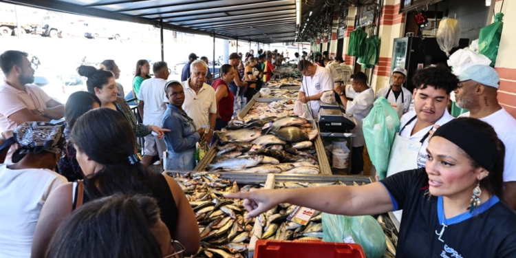 Venda de pescados cresce 50% no Mercadão de Campinas durante a Semana Santa