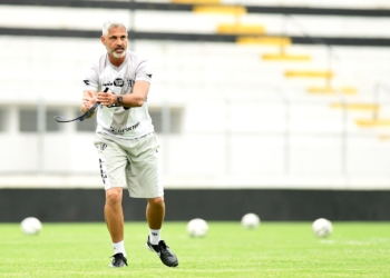 Ponte Preta visita o Náutico no Recife em busca da primeira vitória na Série B