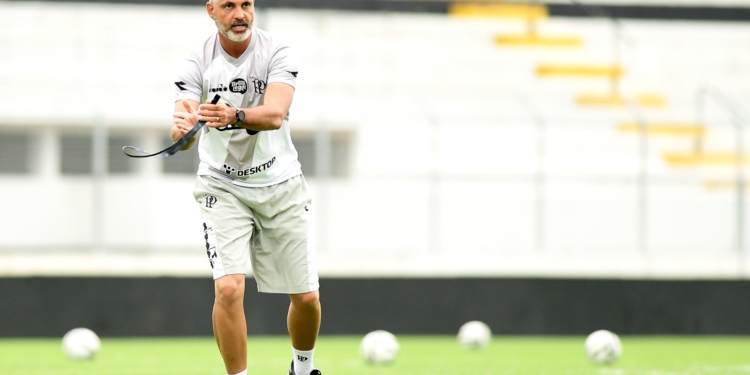 Ponte Preta visita o Náutico no Recife em busca da primeira vitória na Série B