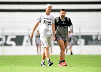 Presença de Elvis na partida contra o Vila Nova é incerta