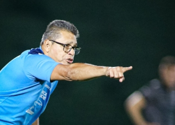 Élio destaca variedade de opções e motiva disputa por posição no Guarani