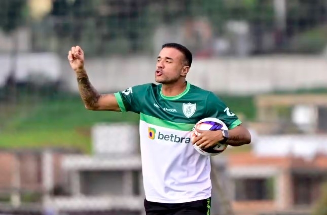 Ponte Preta e Roger voltam a se encontrar nesta sexta-feira