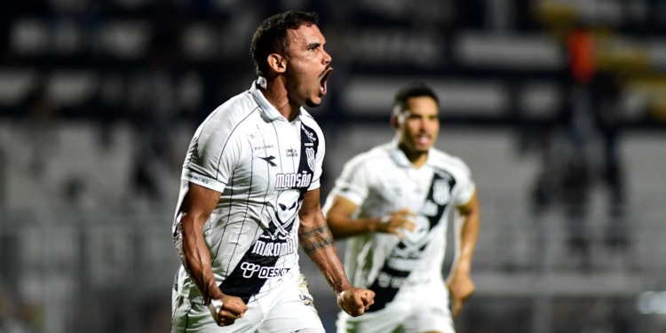 Ponte Preta vence o América-MG, encerra jejuns e pega o elevador na tabela