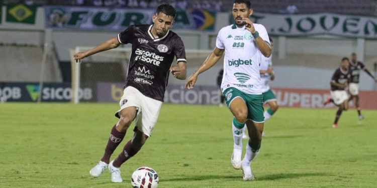 Guarani arranca empate sofrido por 2 a 2 em Araraquara