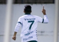 Comemoração isolada de Guilherme Parede em gol do Guarani chama atenção