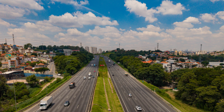 Mais de 3 milhões de veículos devem passar por estradas da região no feriado prolongado