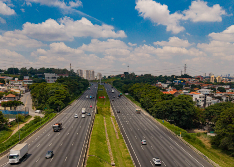 Mais de 3 milhões de veículos devem passar por estradas da região no feriado prolongado