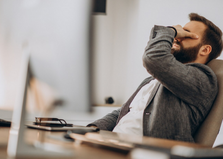 Artigo – Dia do Trabalho: Quando o coração não acompanha o relógio – por Deborah Dubner