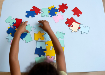Artigo – Para além da acessibilidade física: planejamento de praças inclusivas para crianças com autismo – por Roberta Micuci Marques