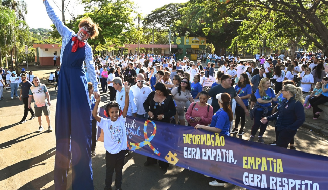 Campinas abre Abril Azul 2026 com caminhada, abraço simbólico e agenda de inclusão