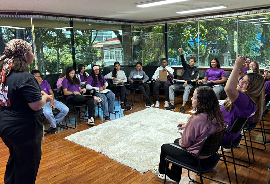 Oficina gratuita da Fundação Educar convida jovens para conversa sobre autoconhecimento e identidade