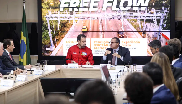 Governo suspende 3,5 milhões de multas do sistema free flow