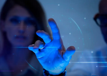 IA acelera desinformação e ameaça democracias, alerta pesquisa