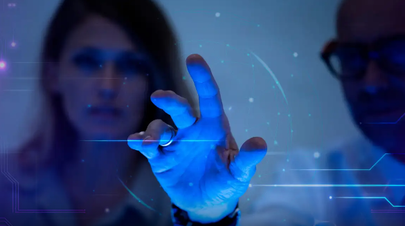 IA acelera desinformação e ameaça democracias, alerta pesquisa