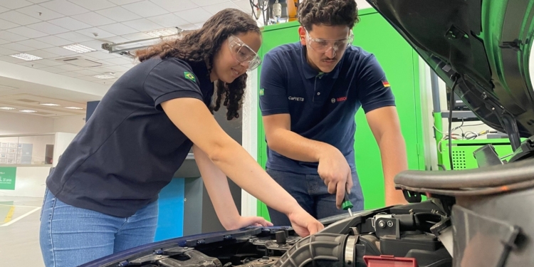 Bosch abre 80 vagas para cursos técnicos na região e lança formação em Engenharia Automotiva