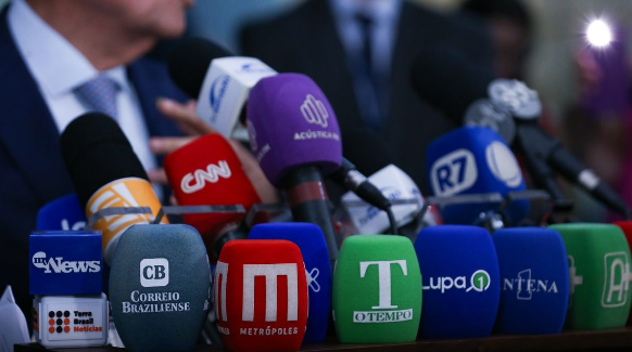 Brasil ultrapassa EUA pela 1ª vez em ranking de liberdade de imprensa