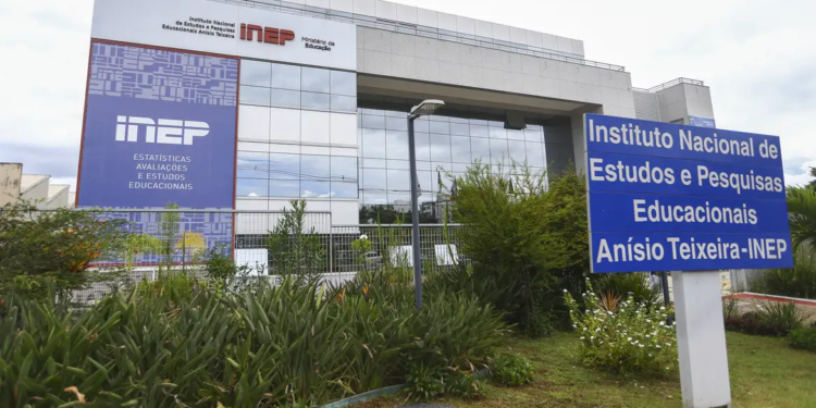 MEC prorroga prazo para pedir isenção da taxa de inscrição do Enem