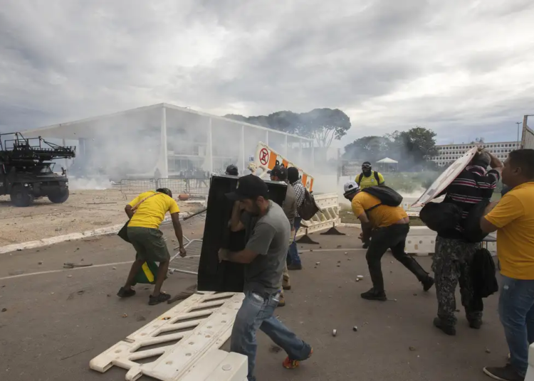 Moraes concede domiciliar a Fátima de Tubarão e mais 18 idosos do 8/01