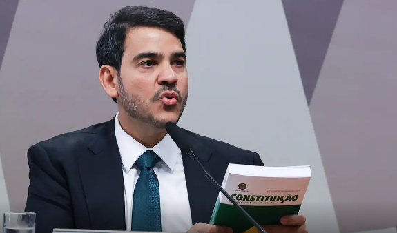 Em sabatina, Messias defende autocontenção do STF em pautas polêmicas