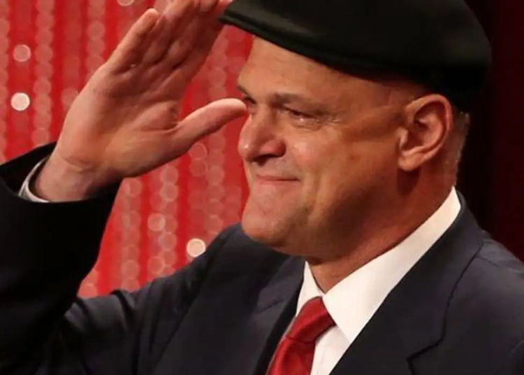 Família se despede de Oscar em cerimônia reservada de cremação