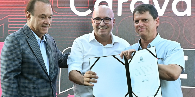 Governador anuncia edital para construção do Hospital Metropolitano