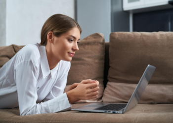 A fuga moderna da terapia real para a feita com IA – por Thiago Pontes