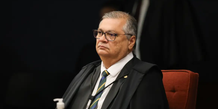 Dino abre apuração sobre emendas para produtora do filme de Bolsonaro