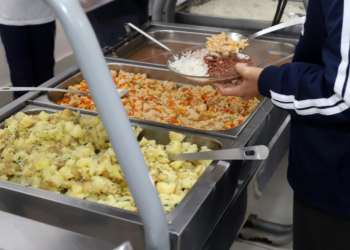 Prefeitura de Campinas aciona MP e multa empresa por carne gordurosa na merenda escolar