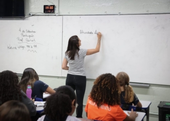 Professores da rede estadual podem se inscrever no Prêmio Educador Nota 10 até o dia 22 de maio