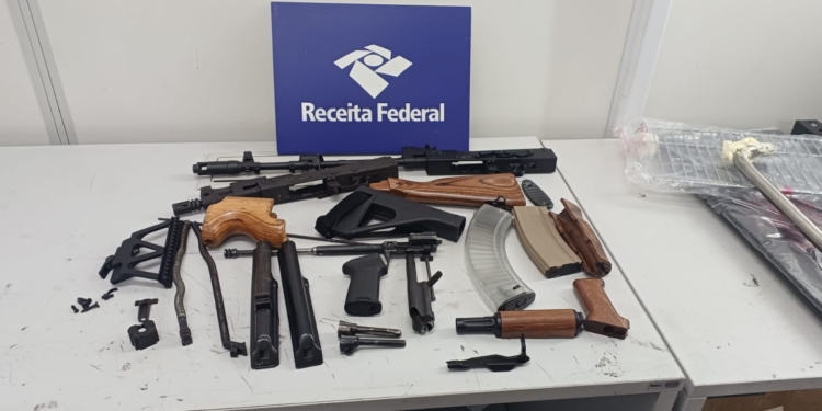 Receita federal apreende peças de fuzis no Aeroporto de Viracopos