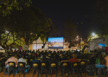 Parque Oziel recebe cinema ao ar livre gratuito e movido a energia solar