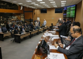 Câmara recebe três pedidos de CP contra Vini; vereador diz que malote tinha ‘documentos’