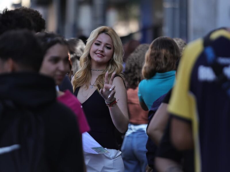 Multidão lota cartórios eleitorais de Campinas no último dia do prazo para regularização ou obtenção do documento. Cerca de 80% do público que foi ao local buscou o serviço para o alistamento eleitoral. São jovens interessados no primeiro título - Foto: Leandro Ferreira/Hora Campinas