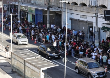 Multidão lota cartórios de Campinas no último dia de regularização do título eleitoral