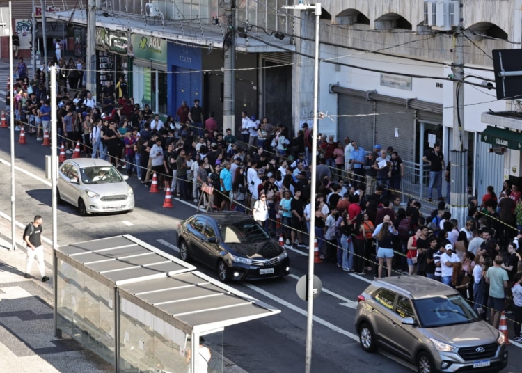 Multidão lota cartórios de Campinas no último dia de regularização do título eleitoral