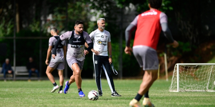 Em busca de fôlego em meio à crise, Ponte Preta joga pela reação contra o CRB neste domingo