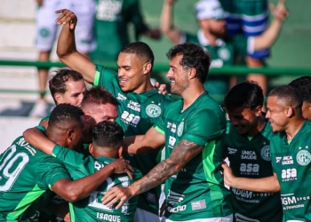 Guarani atropela o Amazonas por 5 a 0 no Brinco e assume a liderança provisória