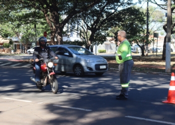Motociclistas recebem check-up gratuito e orientações no Largo do Rosário