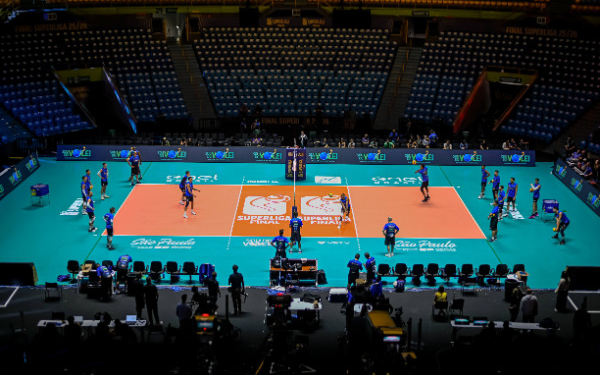 Vôlei Renata busca título inédito da Superliga neste domingo contra o Cruzeiro