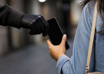 Nova lei aumenta pena e roubo de celular pode levar a 10 anos de prisão