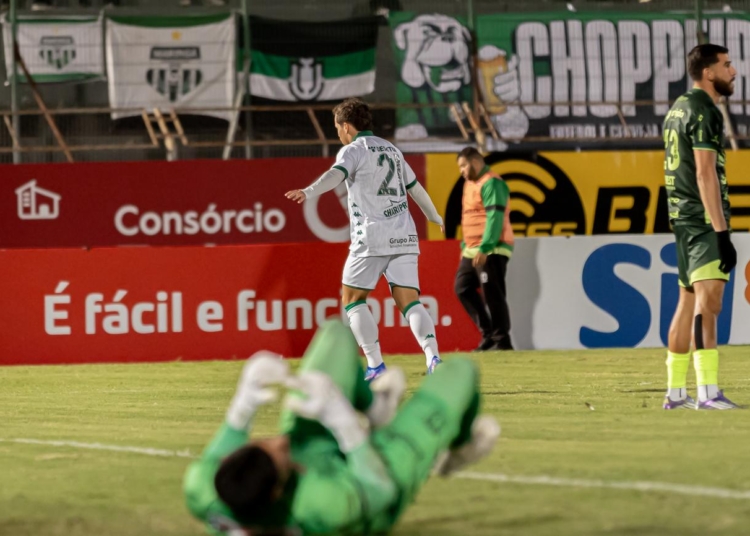 Guarani supera dificuldade em marcar gol e ataque desencanta