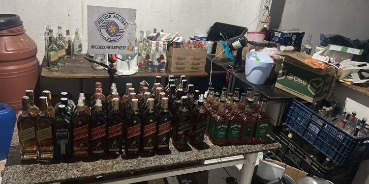 PM descobre fábrica de bebidas falsificadas e prende mulher foragida em Sumaré